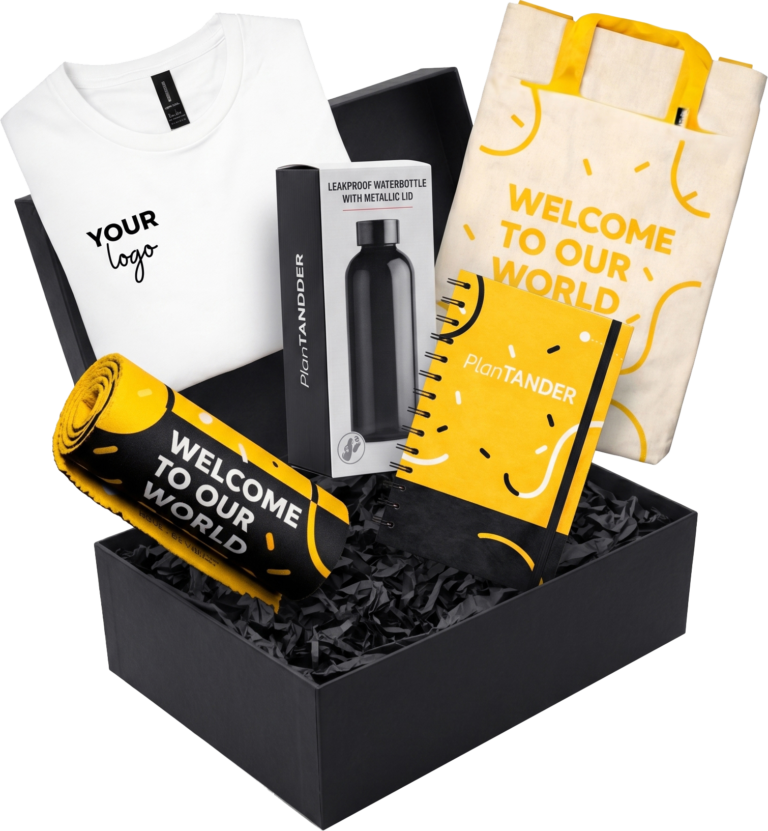 Welcome pack z logo firmy zawierający koszulkę, butelkę termiczną, notes, torbę bawełnianą i ręcznik sportowy w eleganckim pudełku prezentowym.
